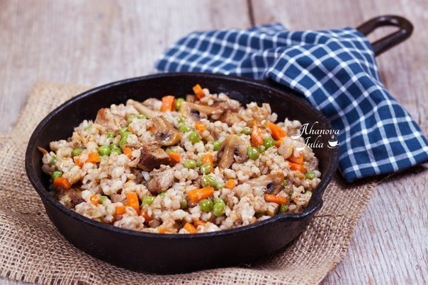 Перловая каша с мясом, грибами и овощами Перловая каша с мясом, грибами и овощами