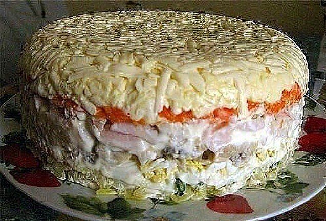 Слоёный салат с грибами. Слоёный салат с грибами.