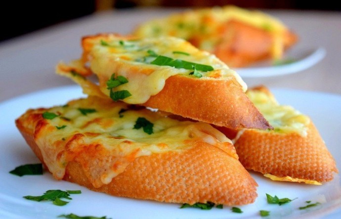 Бутерброды с сыром и чесноком Бутерброды с сыром и чесноком