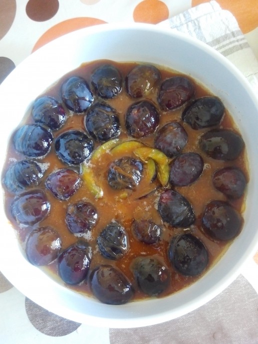 Сливовый пирог с маслом Сливовый пирог с маслом