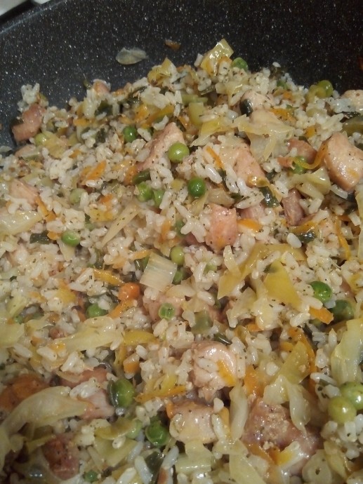 Рис с овощами и куриной грудкой Рис с овощами и куриной грудкой