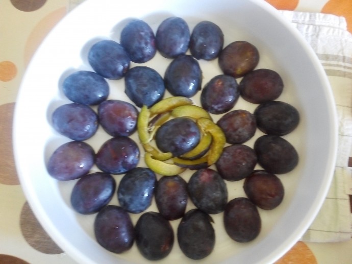 Сливовый пирог с маслом Сливовый пирог с маслом