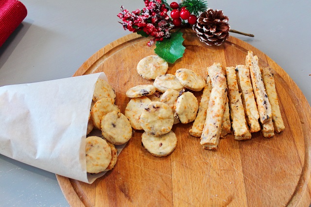 Сырное печенье с маслинами и розмарином. Сырное печенье с маслинами и розмарином.