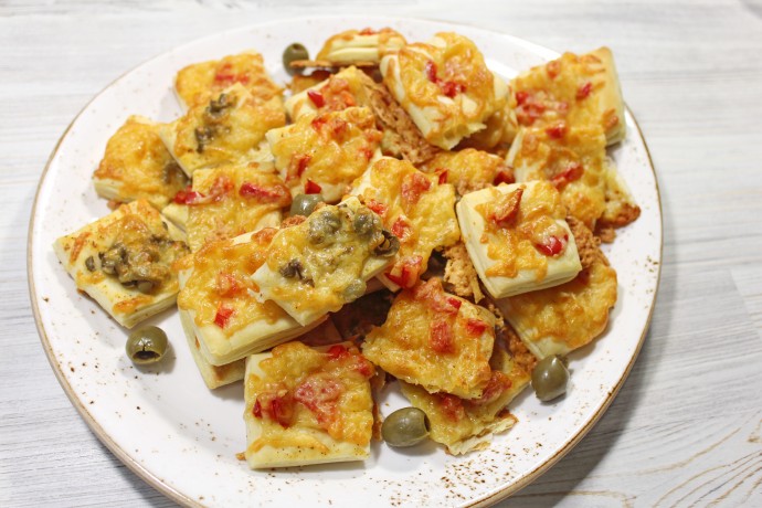 Закусочные квадратики. Несладкое печенье с перцем и оливками Закусочные квадратики. Несладкое печенье с перцем и оливками