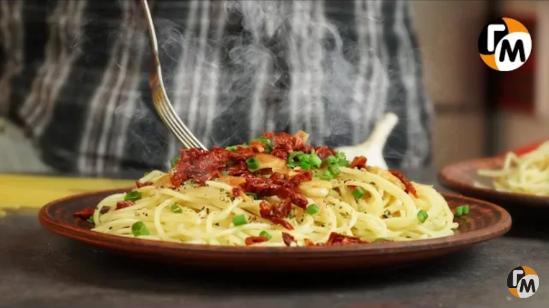 ​Идеальный ужин за 10 минут: спагетти + чеснок = экономное меню.