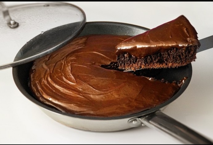Шоколадный торт за 10 минут на сковороде.