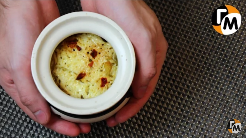 Мясо в духовке с картошкой и огурцами. Мясо в духовке с картошкой и огурцами.