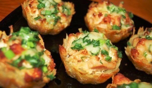Тарталетки из картофеля с куриным филе под чесночно-сырным соусом Тарталетки из картофеля с куриным филе под чесночно-сырным соусом