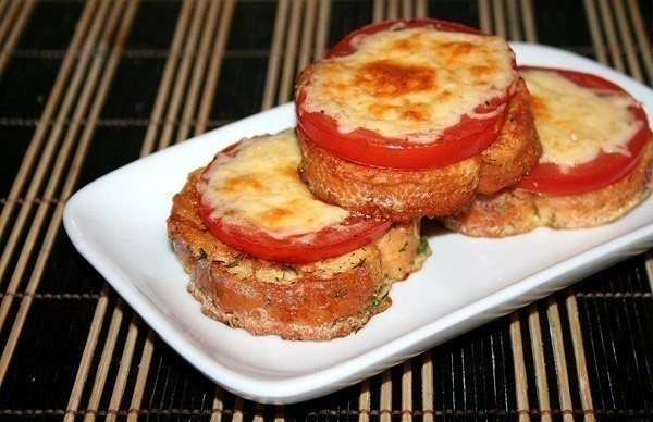 Гренки с помидорами и сыром к завтраку. Гренки с помидорами и сыром к завтраку.