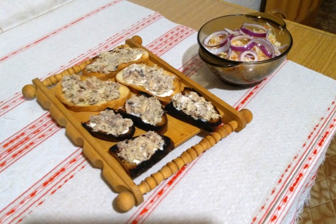 Гренки из рыбных консервов быстро и вкусно Гренки из рыбных консервов быстро и вкусно