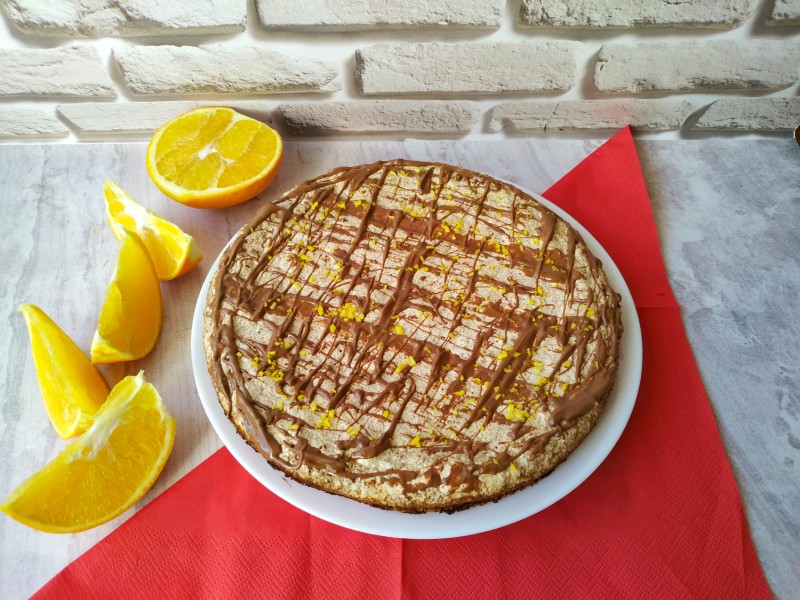 Торт безе с орехами и крекером (по вкусу, как сникерс) Торт безе с орехами и крекером (по вкусу, как сникерс)