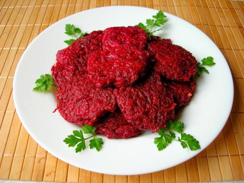 Деруны из свеклы. Рецепт бюджетный и очень вкусный! Деруны из свеклы. Рецепт бюджетный и очень вкусный!