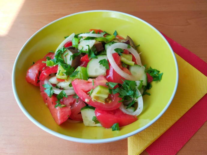 Вкусный салат из овощей с пикантной заправкой «Шехерезада» Вкусный салат из овощей с пикантной заправкой «Шехерезада»