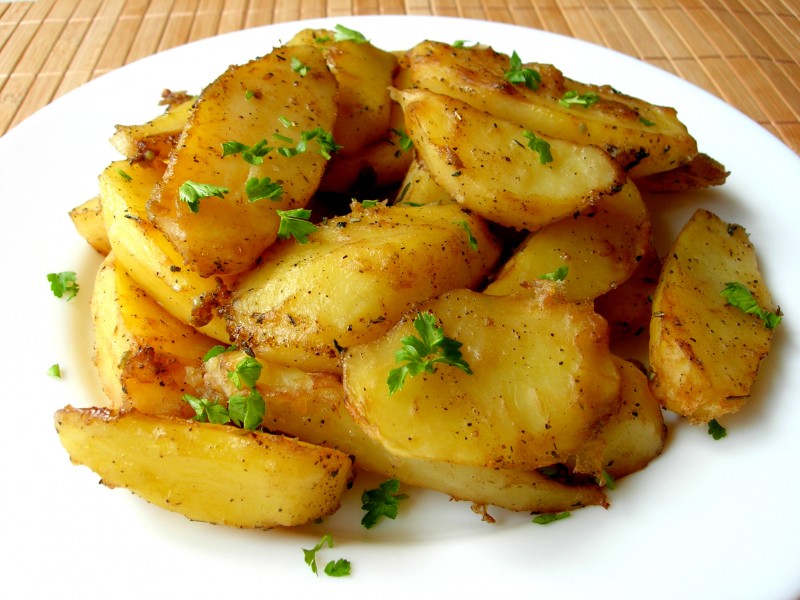 Румяная картошечка в духовке, удачный рецепт для вкусного обеда или ужина Румяная картошечка в духовке, удачный рецепт для вкусного обеда или ужина