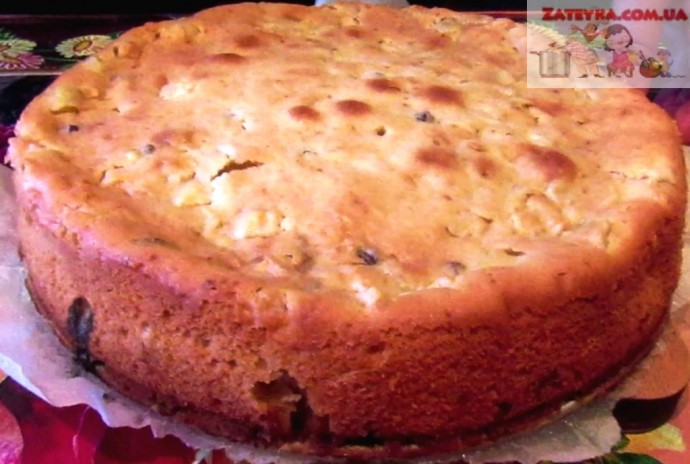 Пирог на сметане с яблоками и изюмом Пирог на сметане с яблоками и изюмом