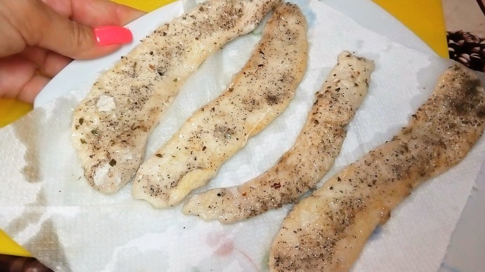 Рулеты из кабачков с курицей на шпажках Рулеты из кабачков с курицей на шпажках