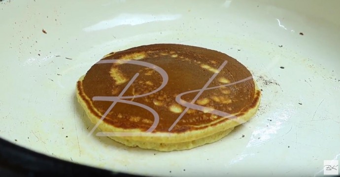 Панкейки с мёдом (самые пышные/оладьи на молоке) Панкейки с мёдом (самые пышные/оладьи на молоке)