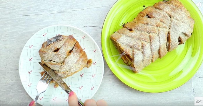 Яблочный штрудель самый вкусный в мире и самый красивый Яблочный штрудель самый вкусный в мире и самый красивый