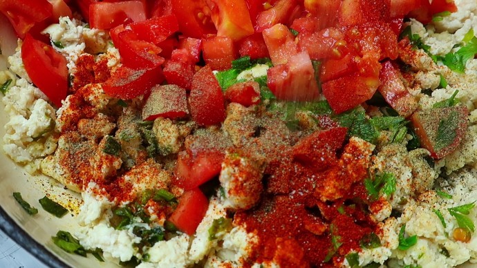 Рулет мясо по французски с картофелем и помидорами