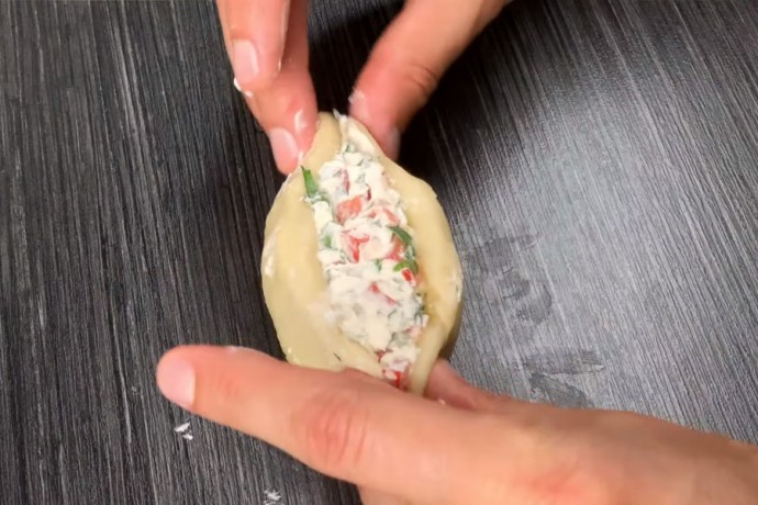 Нежный пирог с сыром фета и зеленью Нежный пирог с сыром фета и зеленью