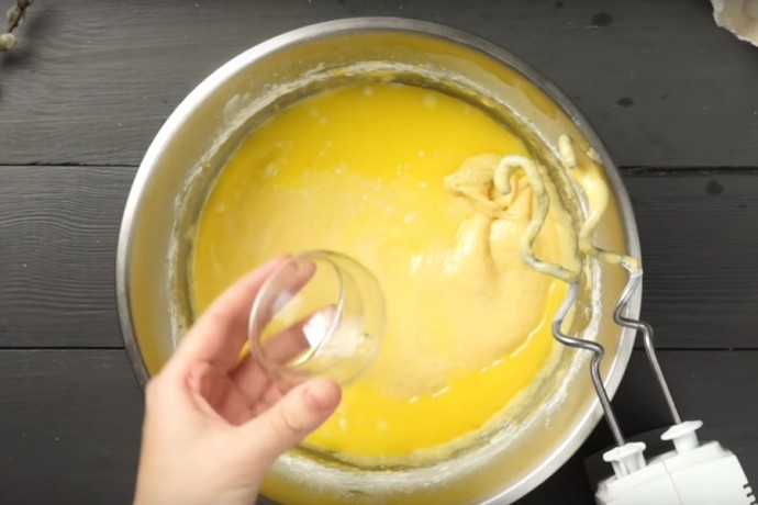 Воздушный и пористый, он ПОЛУЧАЕТСЯ ВСЕГДА! КУЛИЧ на ЖЕЛТКАХ Воздушный и пористый, он ПОЛУЧАЕТСЯ ВСЕГДА! КУЛИЧ на ЖЕЛТКАХ