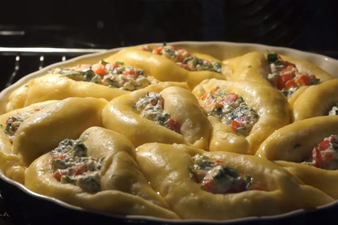 Нежный пирог с сыром фета и зеленью Нежный пирог с сыром фета и зеленью