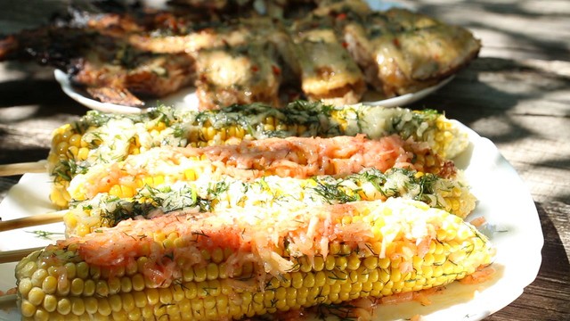Кукуруза на углях / камбала на углях Кукуруза на углях / камбала на углях