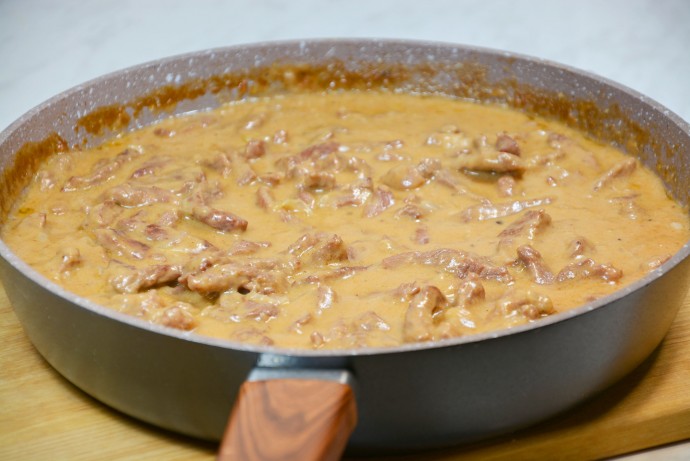 Приготовьте куриные сердечки в сметане! Очень вкусно с любым гарниром! Приготовьте куриные сердечки в сметане! Очень вкусно с любым гарниром!