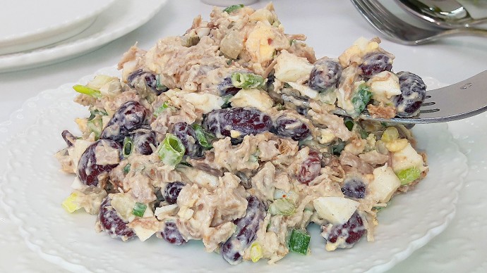 Простой и вкусный салат на скорую руку за 5 минут Простой и вкусный салат на скорую руку за 5 минут