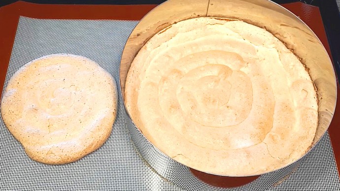 Миндальный бисквит для торта (хрустящий снаружи и мягкий внутри)